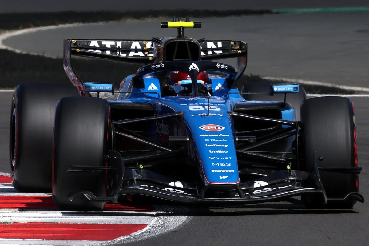 Williams enfrenta desafíos técnicos: Sainz revela limitaciones del nuevo alerón