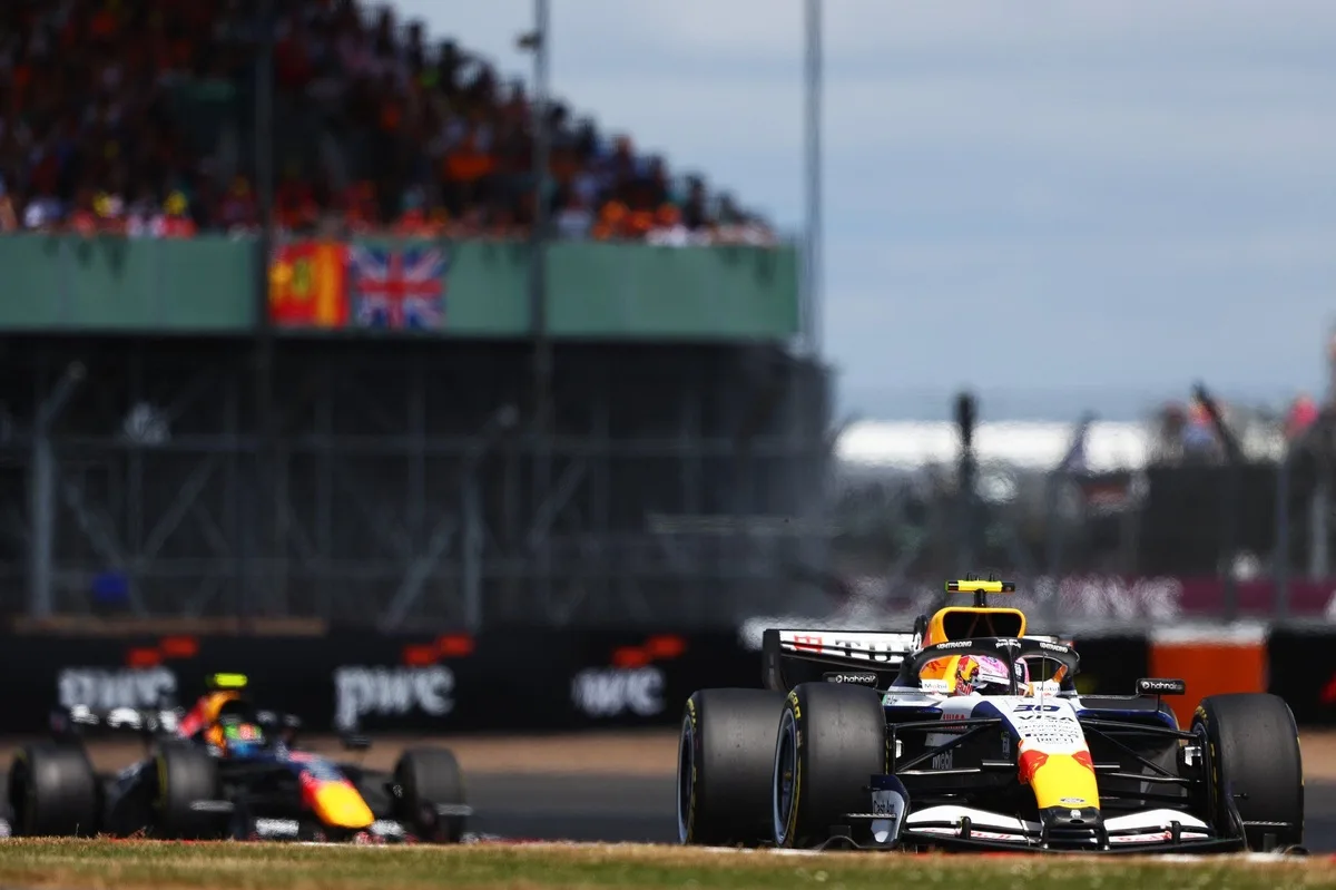 Lawson se escapa de sanción en el sprint de Silverstone tras maniobra polémica