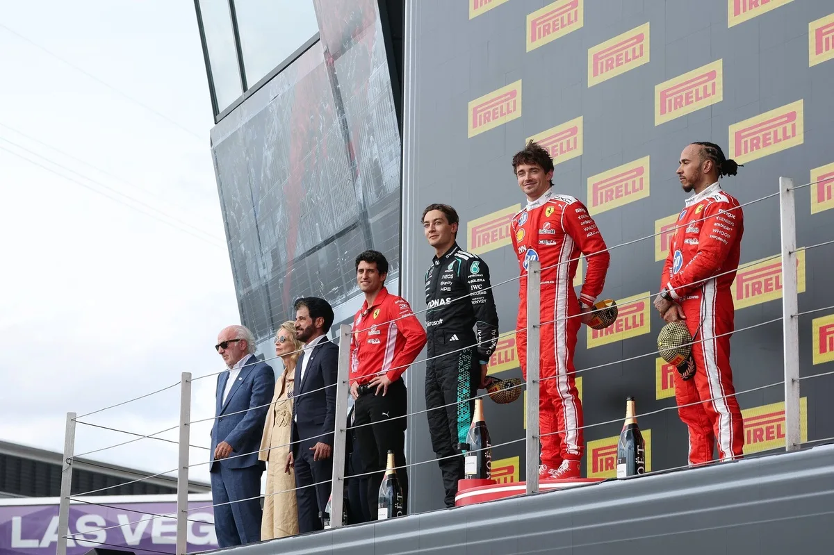 Hamilton mantiene su podio en Silverstone tras escapar de sanción por bandera amarilla