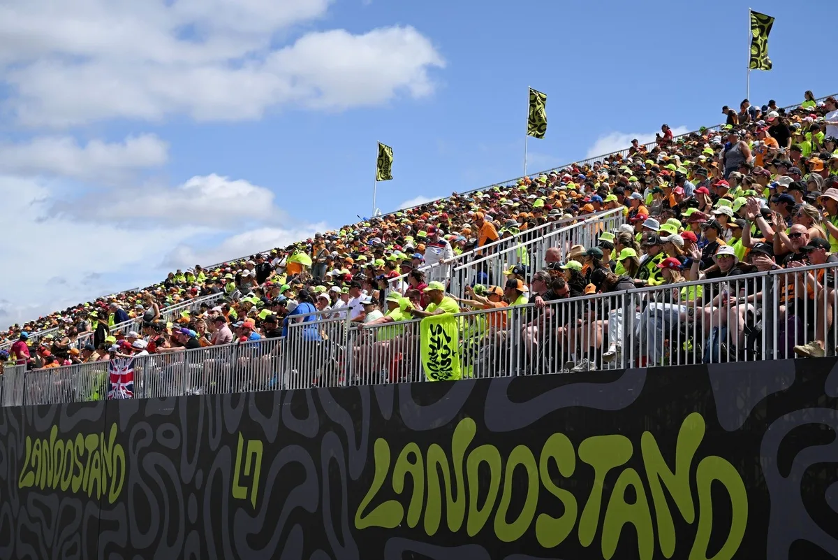 Lando Norris emocionado por el apoyo masivo de sus aficionados en el GP de Gran Bretaña