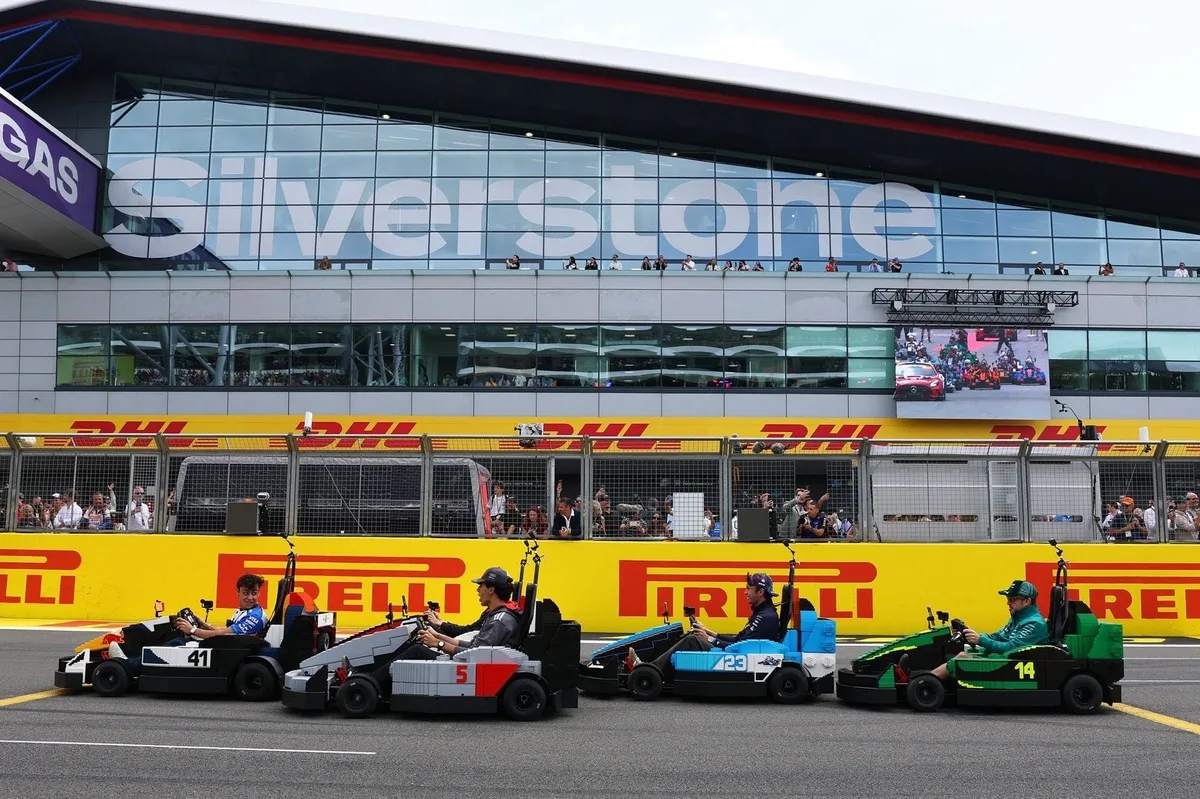LEGO y Fórmula 1 crean experiencia única: karts de juguete en Silverstone