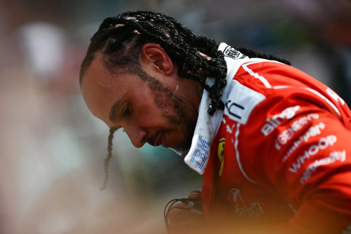Hamilton analiza la estrategia de Ferrari en Gran Bretaña: un debate sobre decisiones en pista