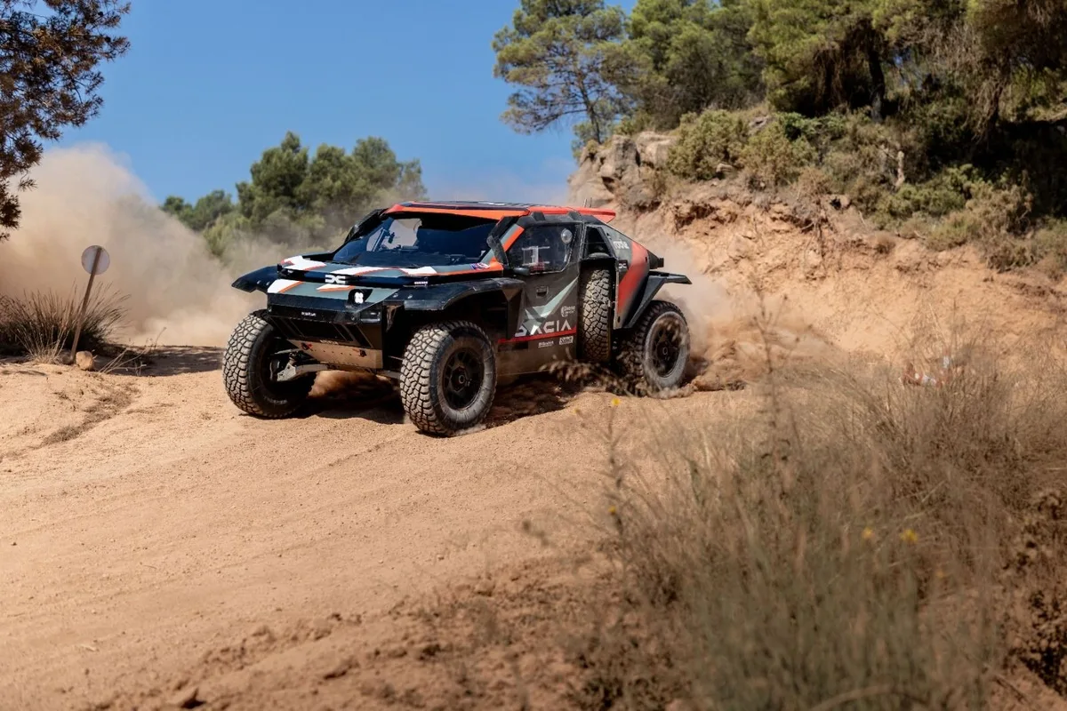 Dacia lleva la experiencia del Dakar a pilotos en Paraguay