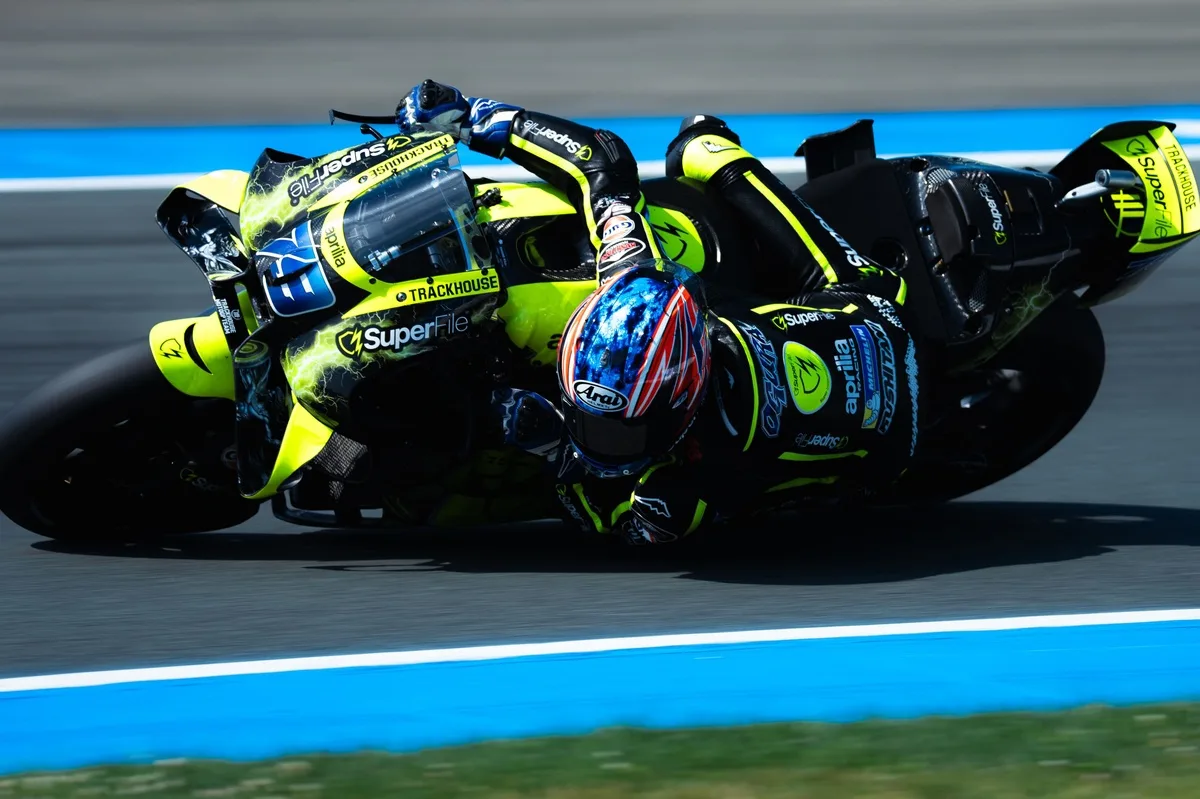 El estilo único de Ogura en MotoGP: técnica polémica que genera resultados