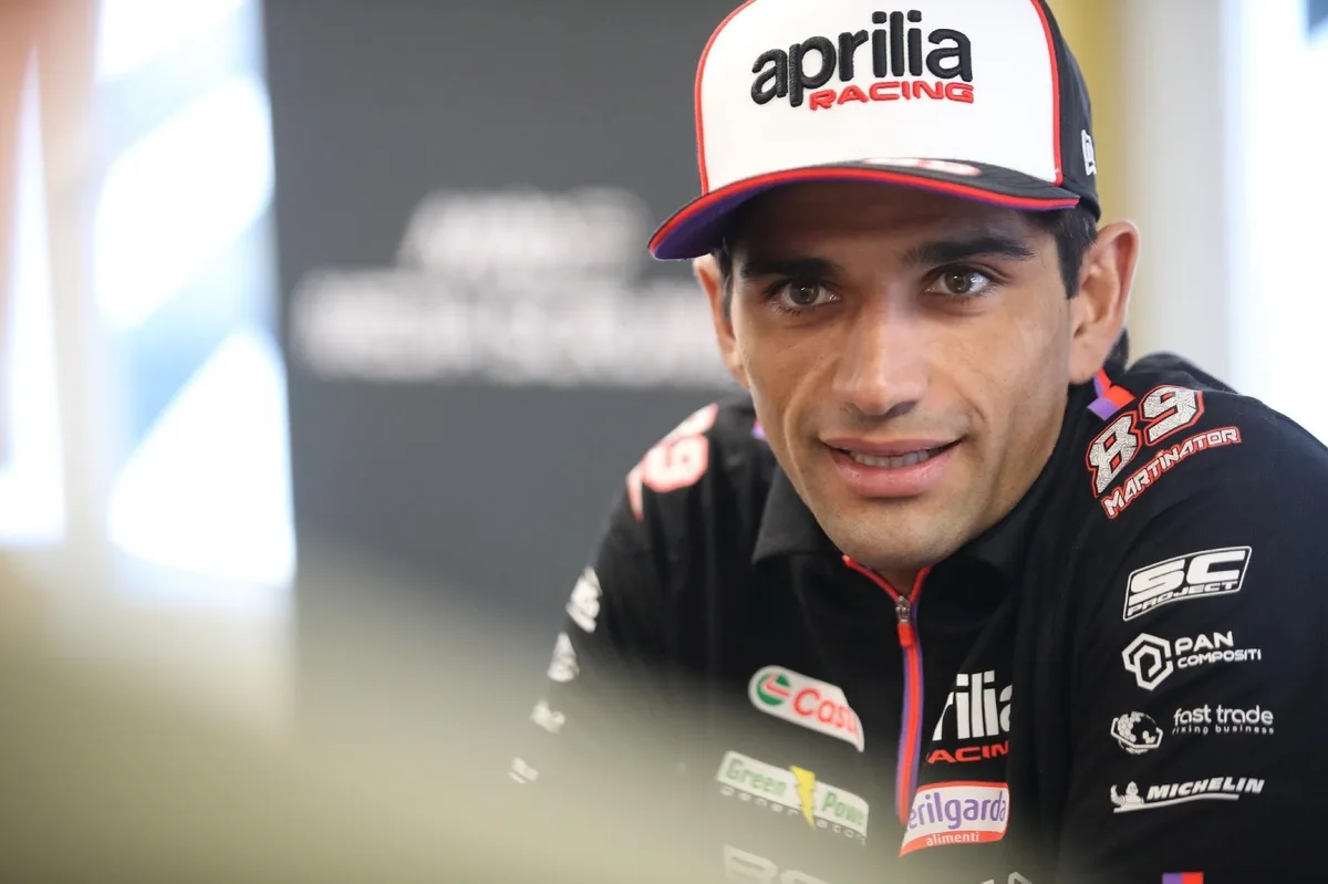 Martín lidera el campeonato mundial a mitad de temporada con determinación