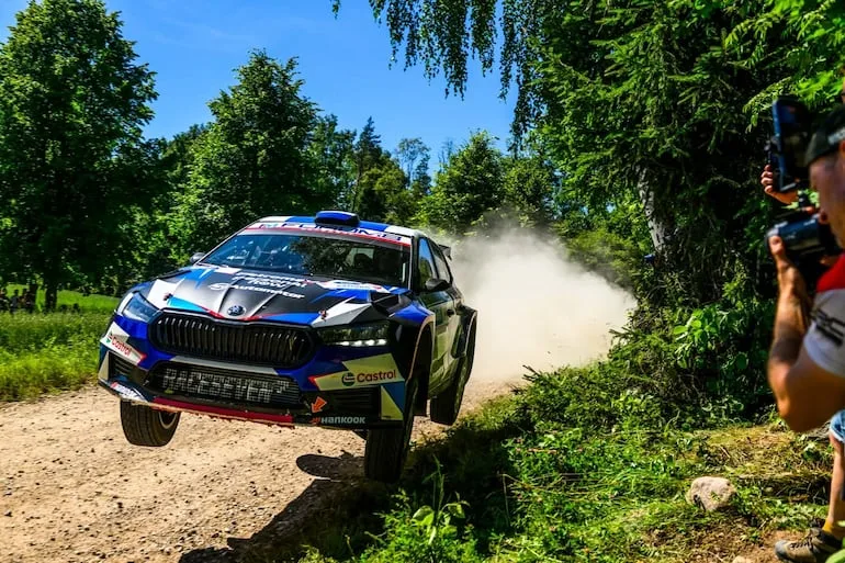 Fau Zaldívar avanza en el Rally de Estonia del campeonato mundial