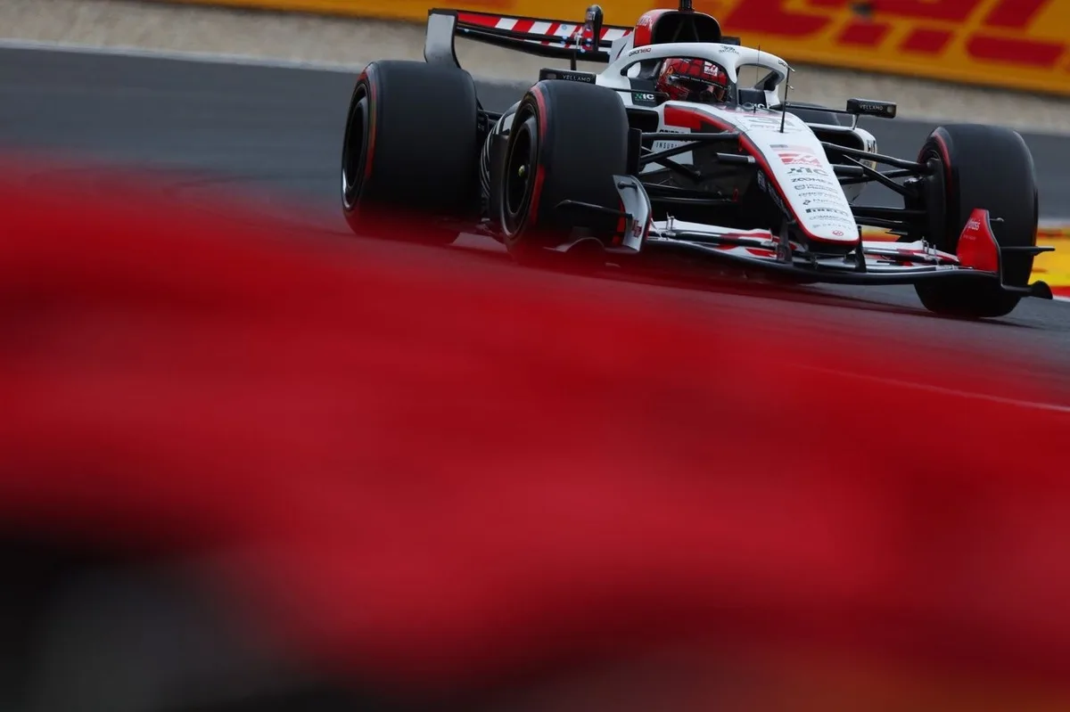 Ocon sufre nueva eliminación en Q1: problemas técnicos acechan al piloto de Haas