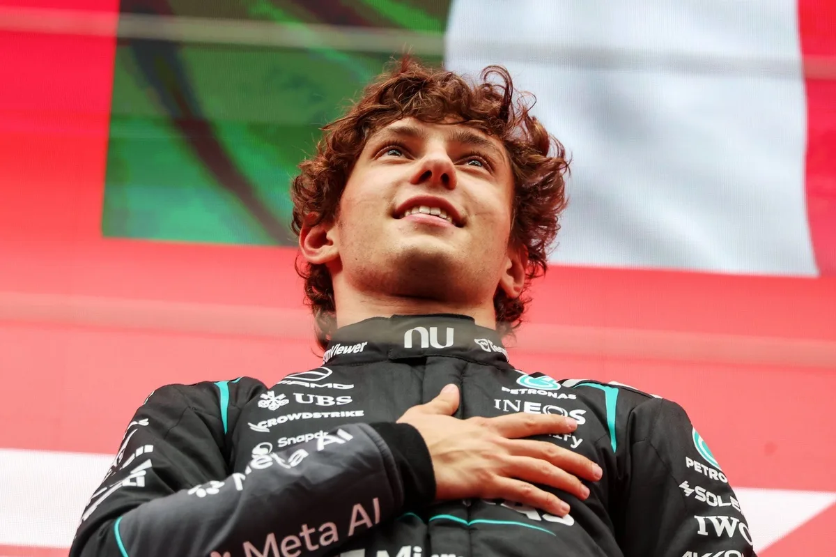 Antonelli renueva su carrera en F1: del drama a la gloria en un año