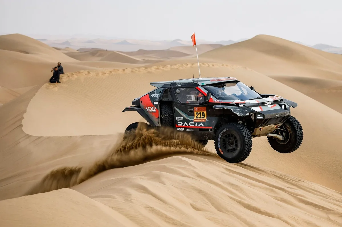 Prodrive busca nuevo fabricante para el Dakar 2027 tras salida de Dacia