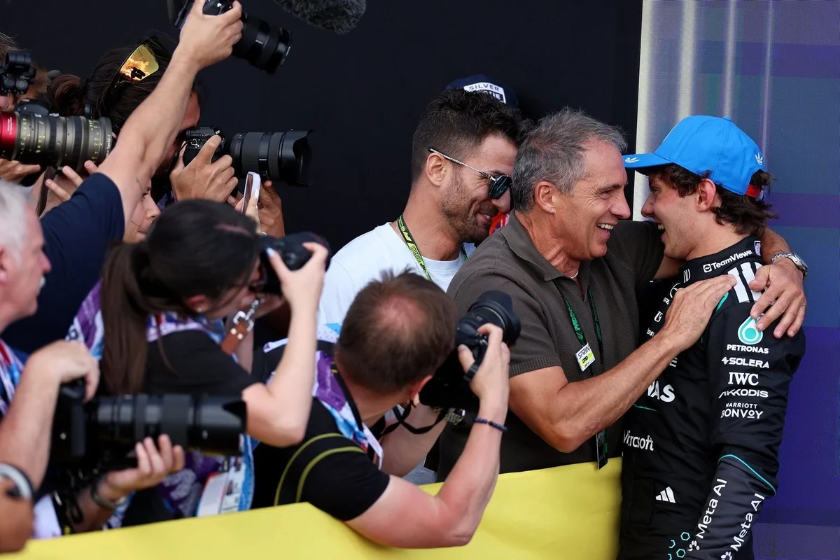 Kimi Antonelli recibe lecciones de su padre tras errores en la F1