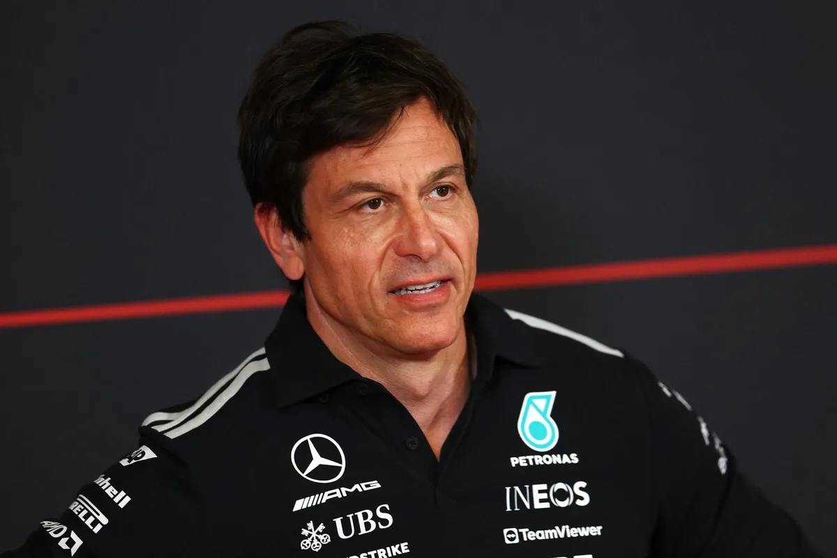 Coulthard elogia la gestión de Wolff en Mercedes bajo presión