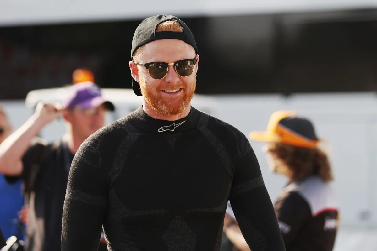 Josh Cook domina en Thruxton: otra victoria del 'Rey' del circuito británico