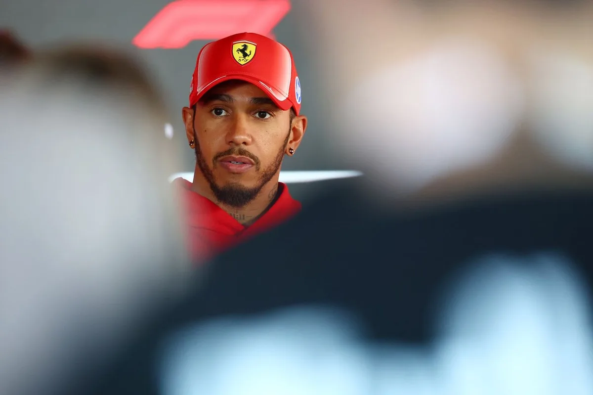 Hamilton recibe penalización en Hungría por obstruir a Piastri en la clasificación