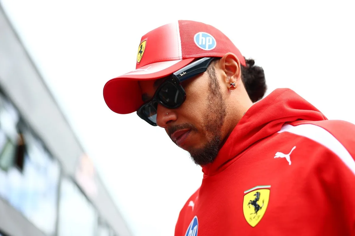 Hamilton bromea sobre su difícil carrera en Hungría 2025 con Ferrari