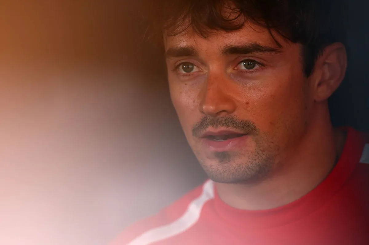 Leclerc analiza el desempeño inconsistente de Ferrari en la mitad de temporada