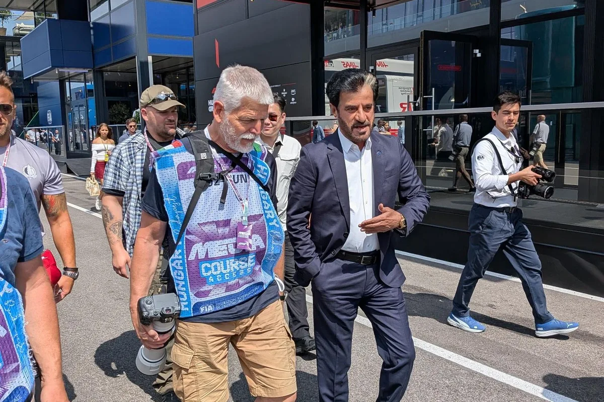 Líder checo cambia política por fotografía en la F1 húngara