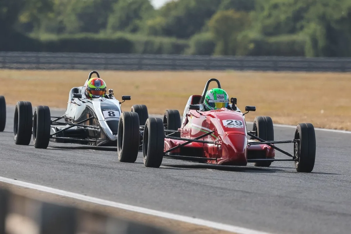 Competiciones de Fórmula Ford europeas protagonizan emocionante fin de semana