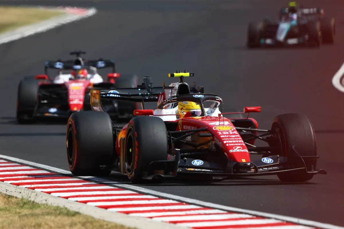Hamilton sancionado en Hungría por error en el pitlane durante la carrera