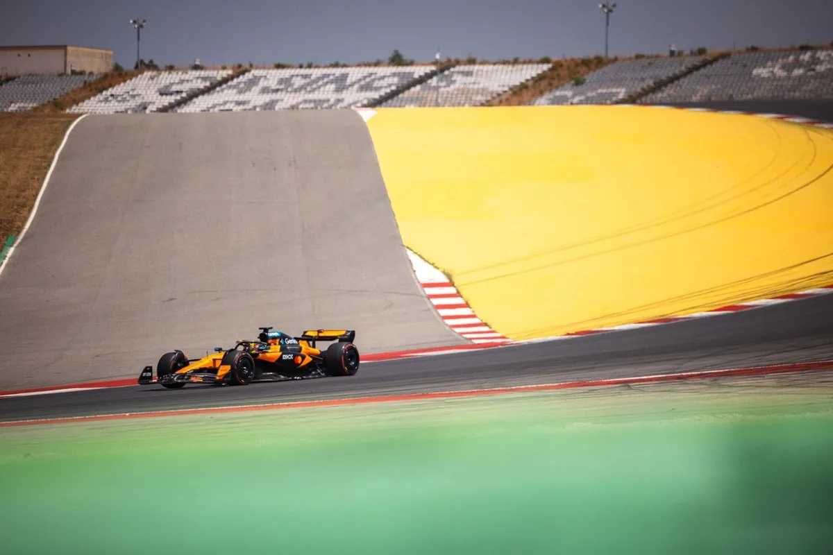 McLaren realiza pruebas técnicas en Portimao con vistas a la temporada 2027