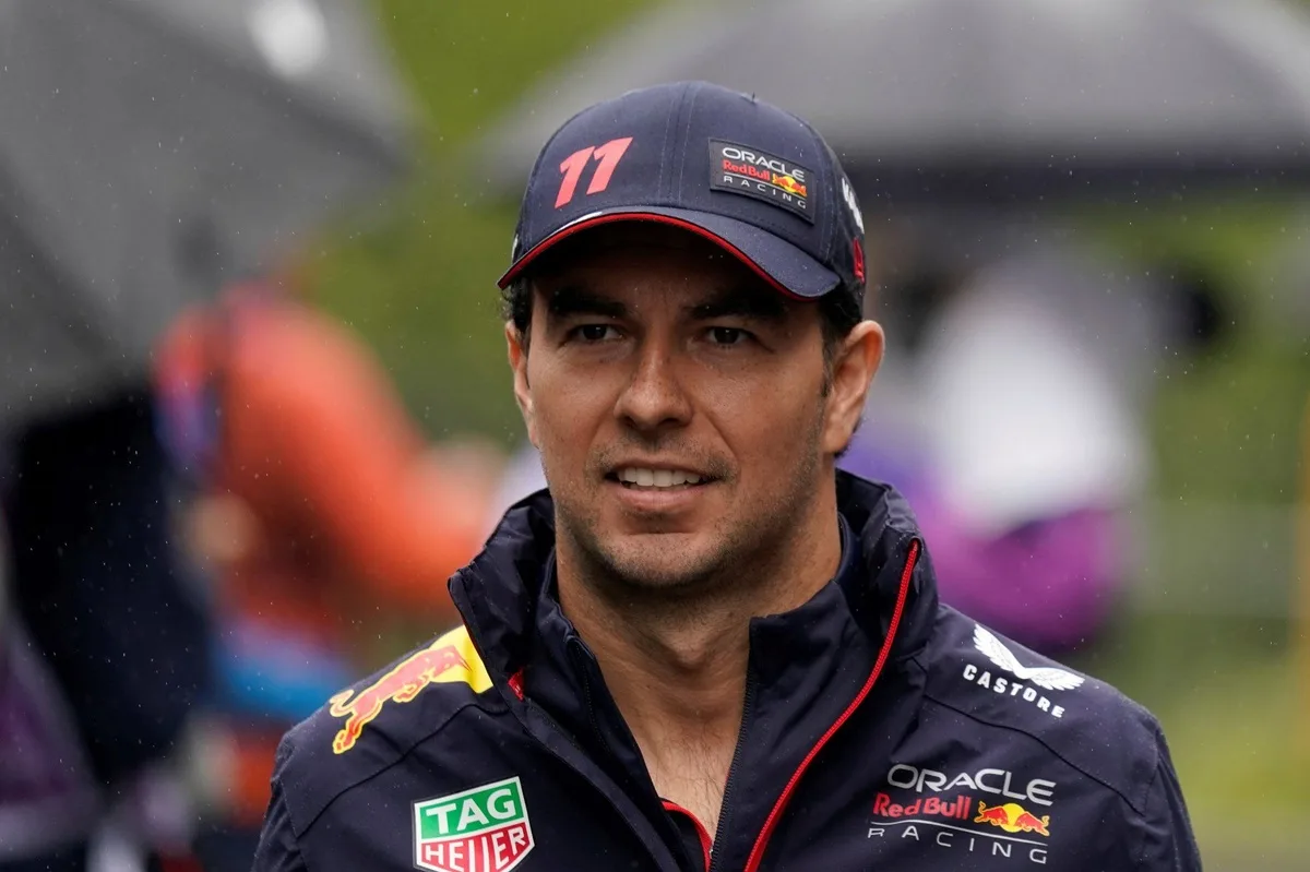 Sergio Pérez revela los desafíos de competir junto a Max Verstappen en F1