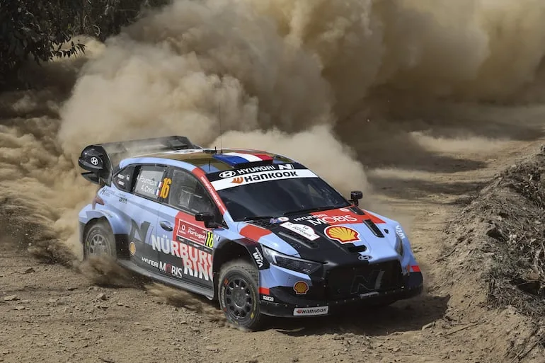 Fourmaux lidera el Rally de Finlandia con su Hyundai i20