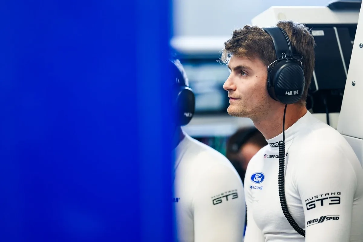 Logan Sargeant, expilotos de F1, anuncia su compromiso matrimonial