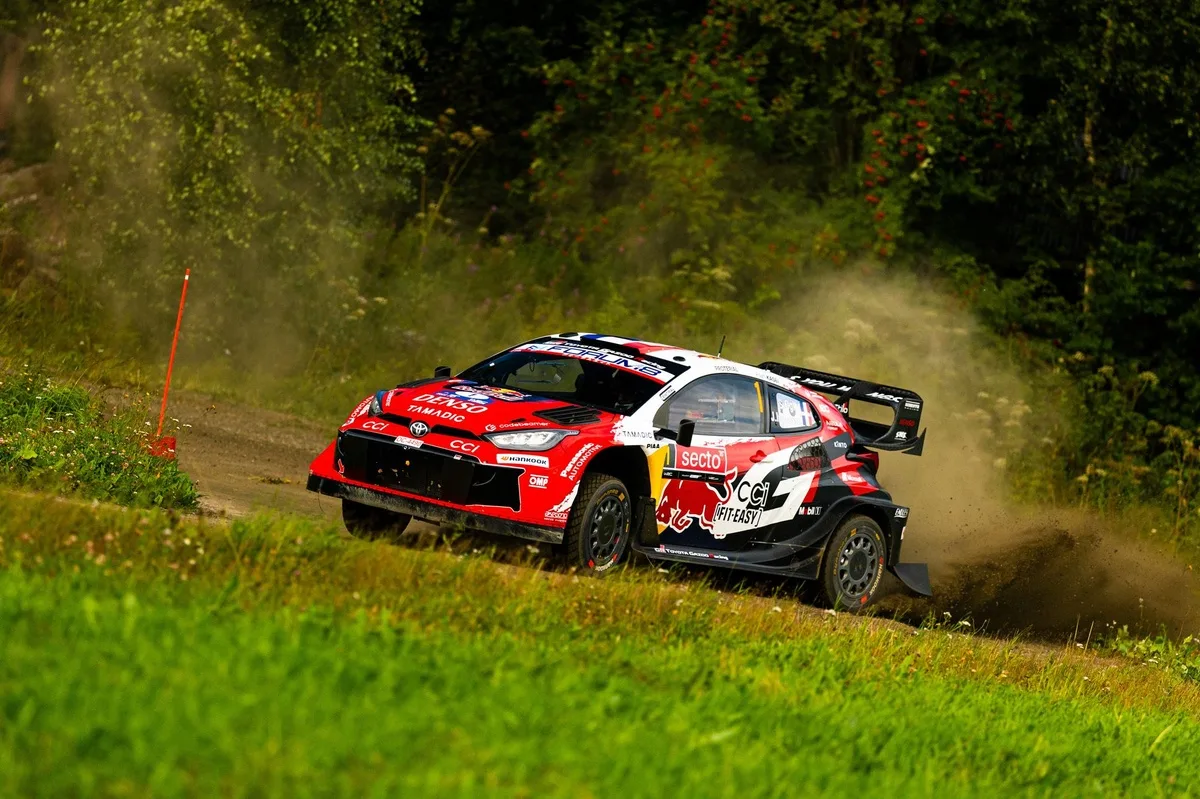 Ogier sobrevive en Finlandia mientras Lappi abandona por daños estructurales