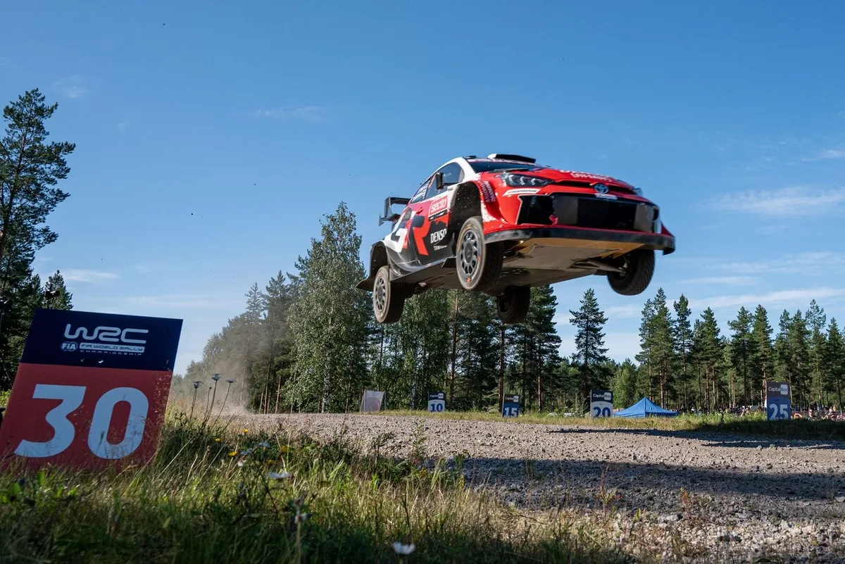 Rally de Finlandia: Pajari domina la competencia tras accidente de Ogier