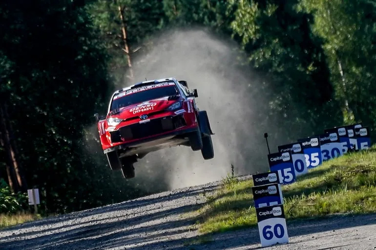 Pajari domina Finlandia mientras Ogier abandona por accidente en el WRC