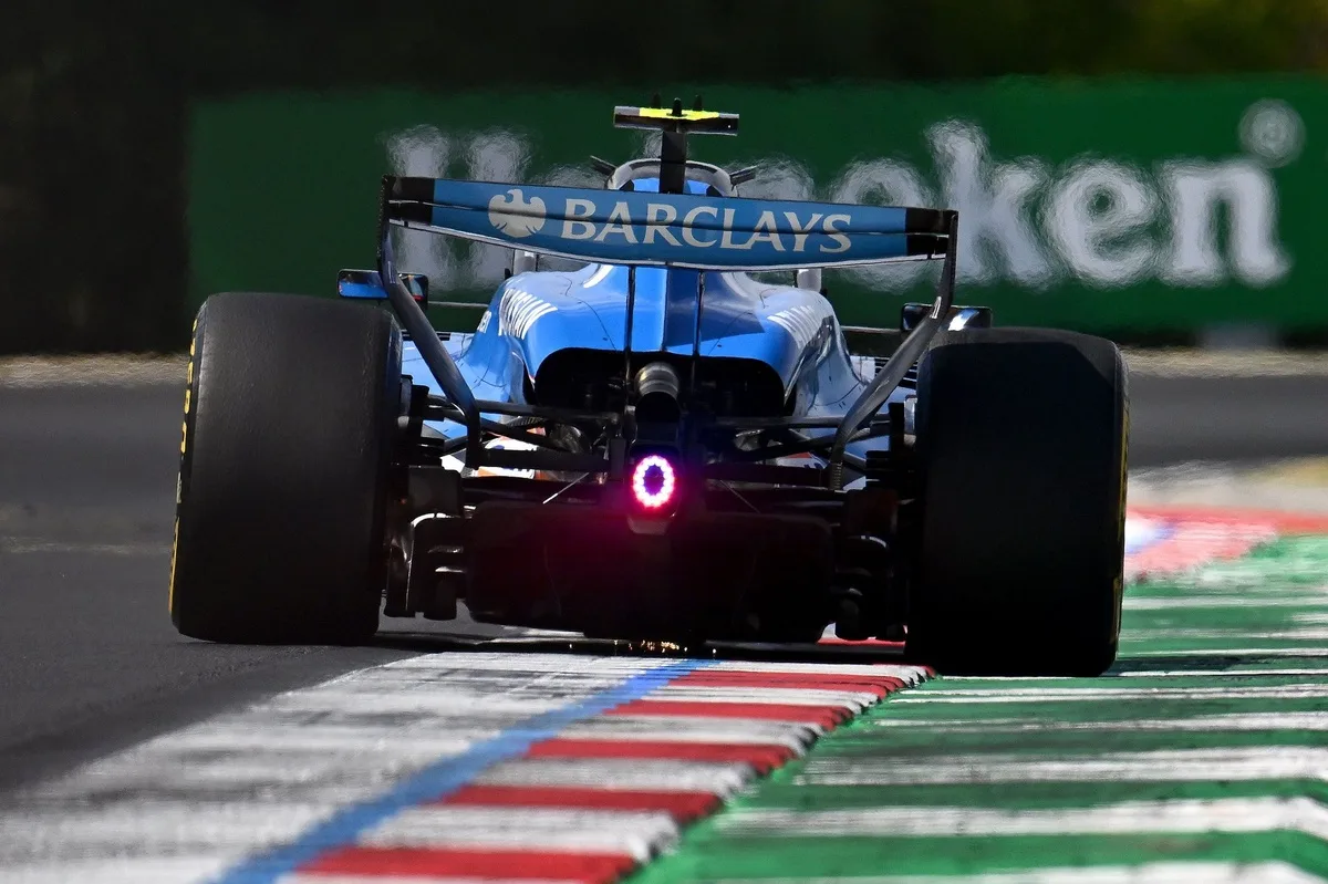Sainz cuestiona las reformas de la F1 2027-2028 y advierte sobre insuficiencia