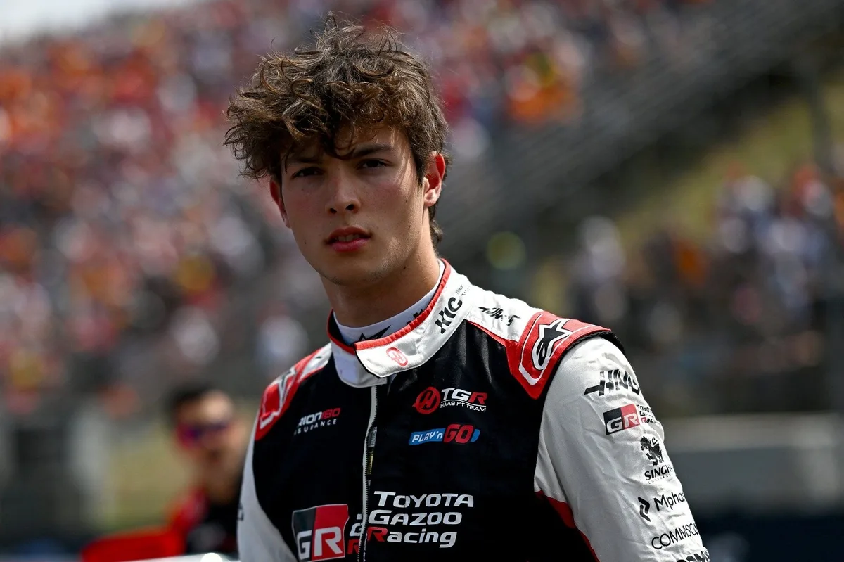 Bearman reconoce que el resurgimiento de Hamilton complica su futuro en Ferrari