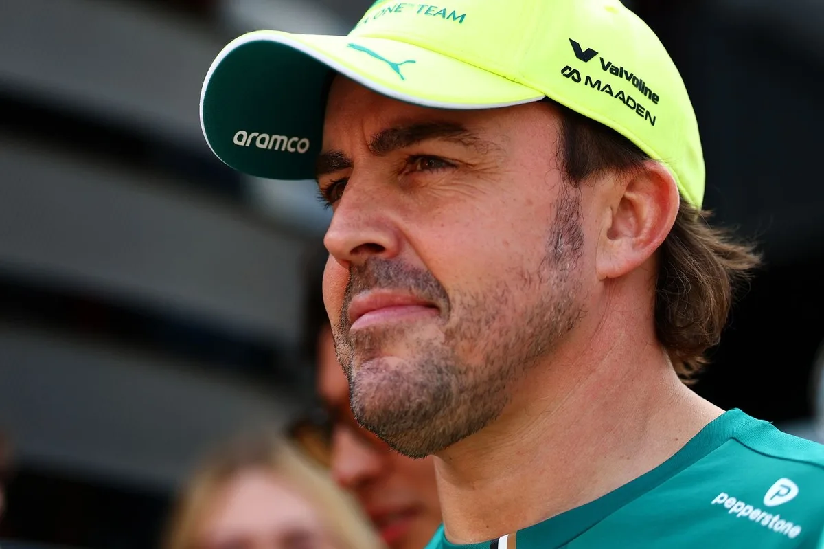 Fernando Alonso disfruta de su exclusivo Lamborghini Sian en las calles de Mónaco