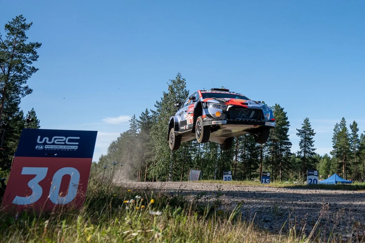 Neuville cuestiona la seguridad del Rally de Finlandia tras múltiples accidentes