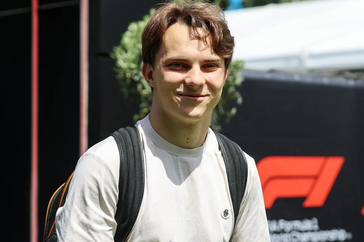 Oscar Piastri lanza colección de merchandising inspirada en el calendario de F1