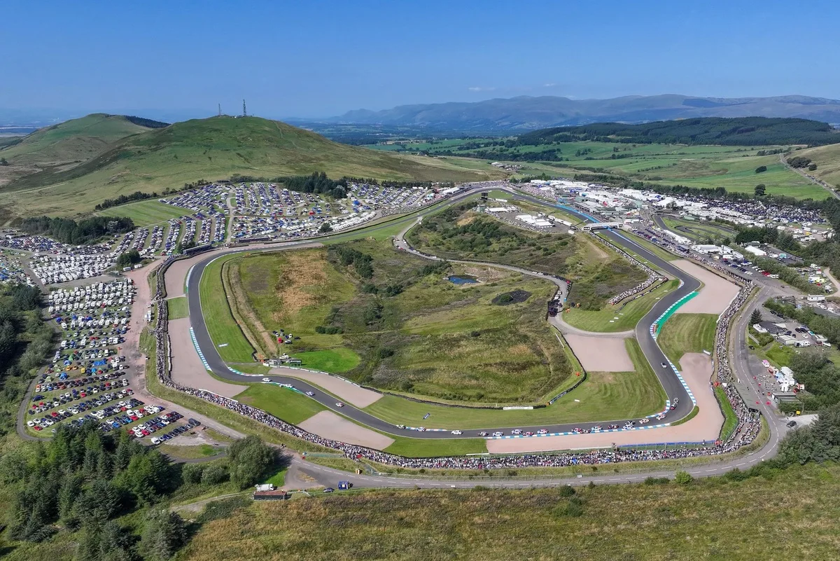 Plato Racing suma su segunda victoria en el campeonato británico de turismos