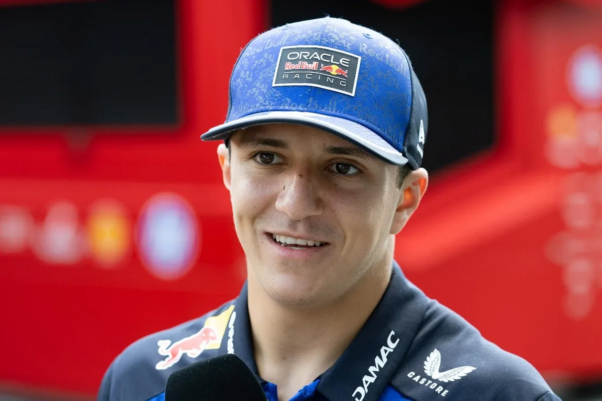 Hadjar experimenta cambio radical al ascender a Red Bull Racing