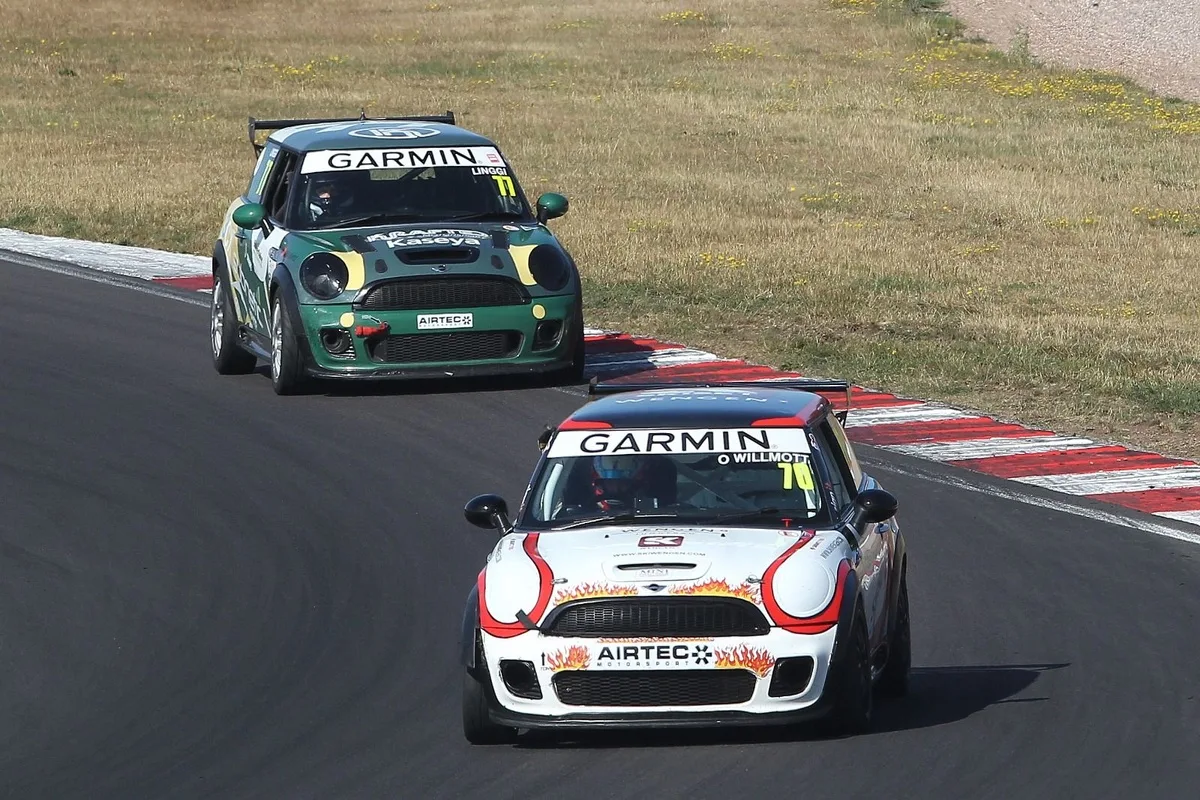 Willmott domina la temporada de Mini Challenge Clubsport con triple victoria