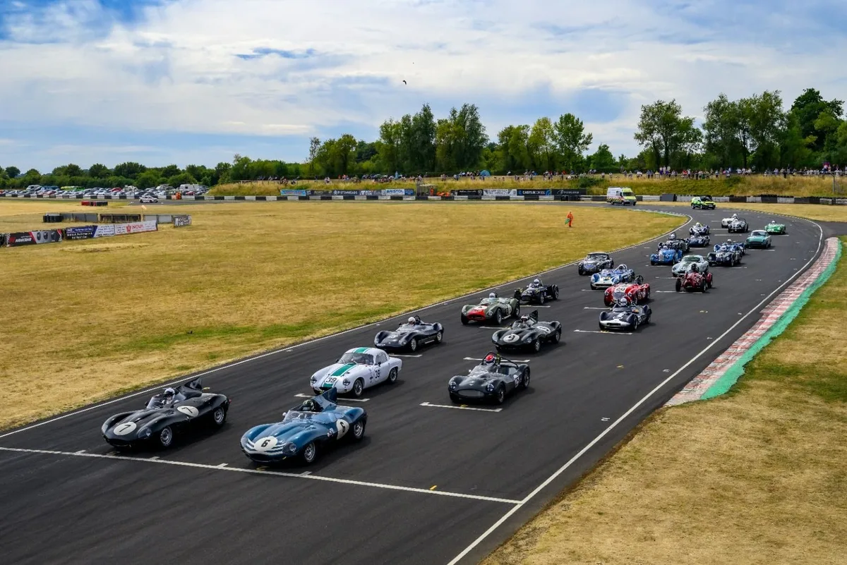 Jaguar D-type protagoniza celebración de 60 años del histórico club de carreras