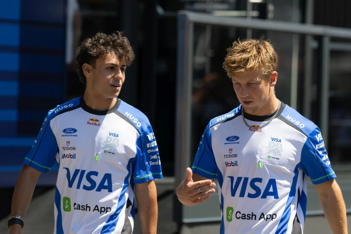 Lindblad revela detalles de su relación profesional con Lawson en Racing Bulls