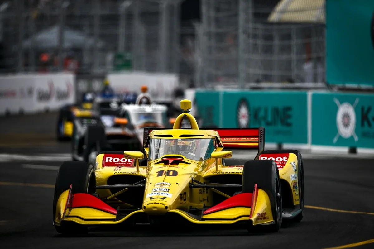 Palou mantiene su liderato en IndyCar tras superar desafío en Markham