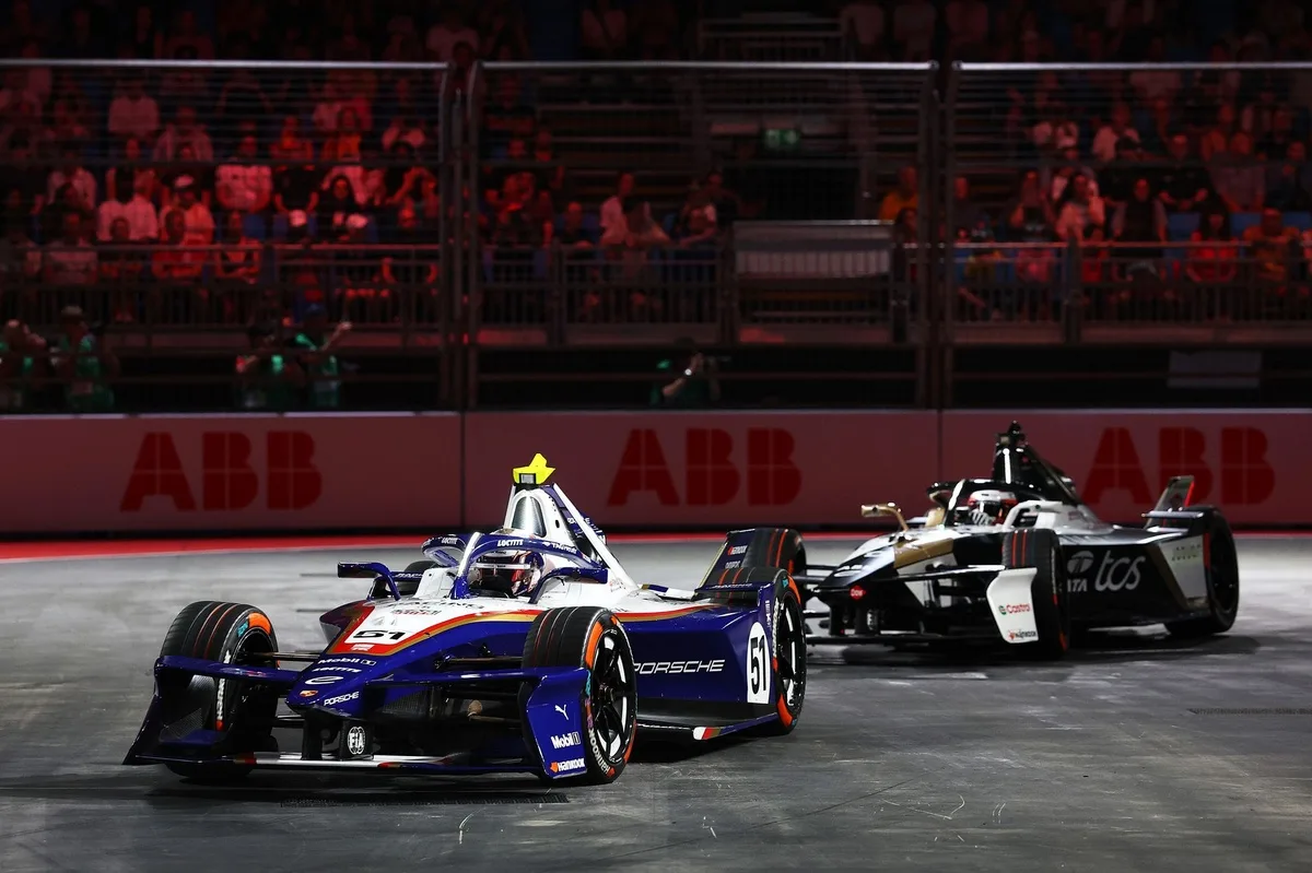 Polémica en la final de Fórmula E: ¿Jaguar y Porsche cruzaron la línea?