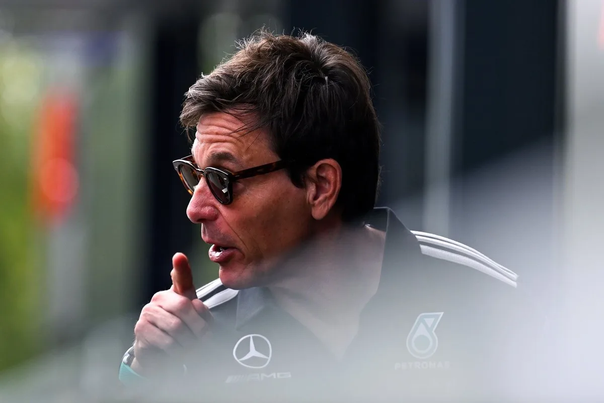 Mercedes reconoce rezago en desarrollo pero confía en potencial oculto