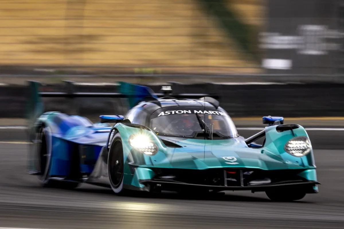 Aston Martin prepara mejoras para el Valkyrie en competencias internacionales