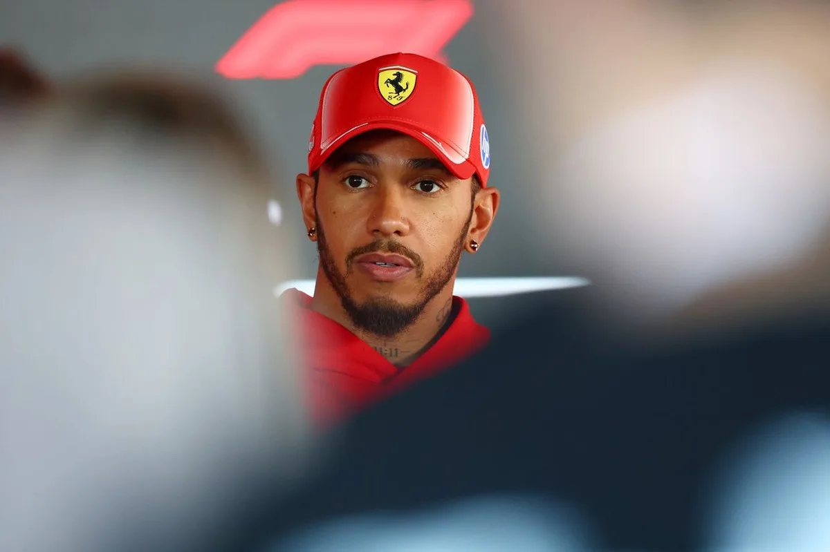 Hamilton y Ferrari desperdician oportunidades ante Mercedes, según crítica de Palmer