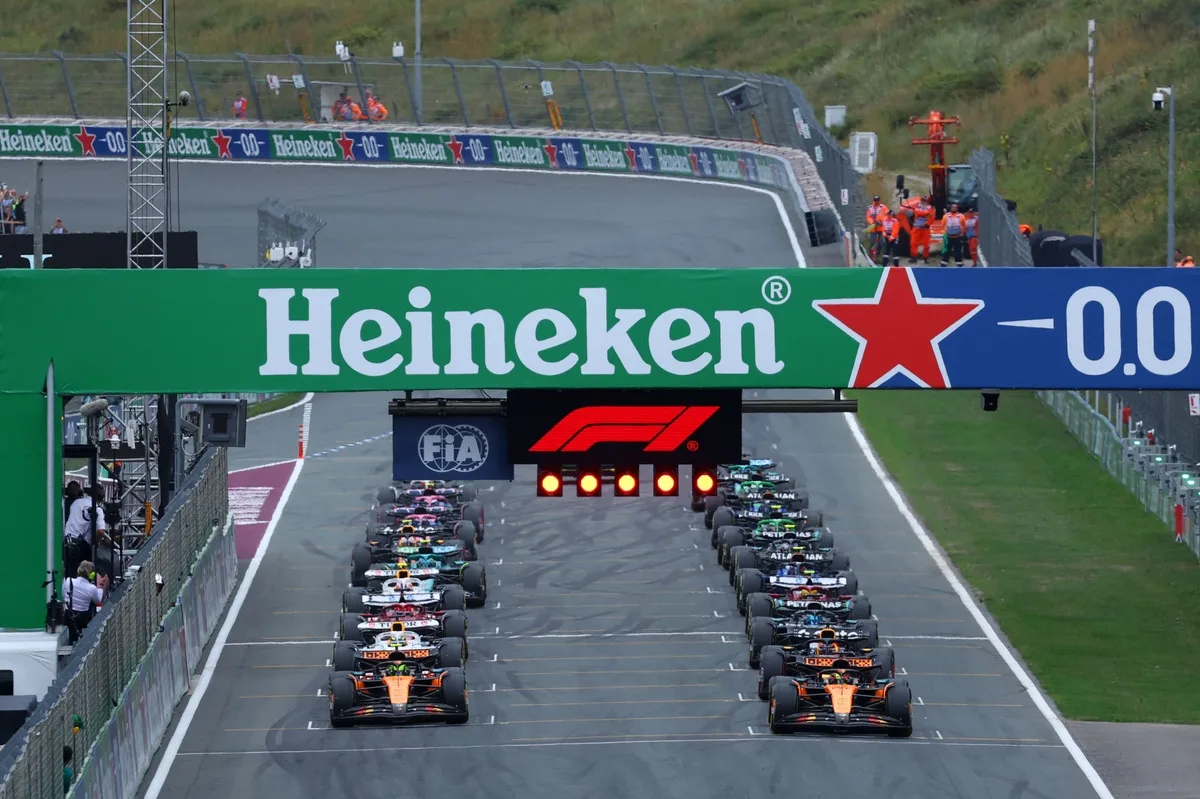Russell y Norris encabezan la parrilla de la carrera sprint de F1 en Zandvoort