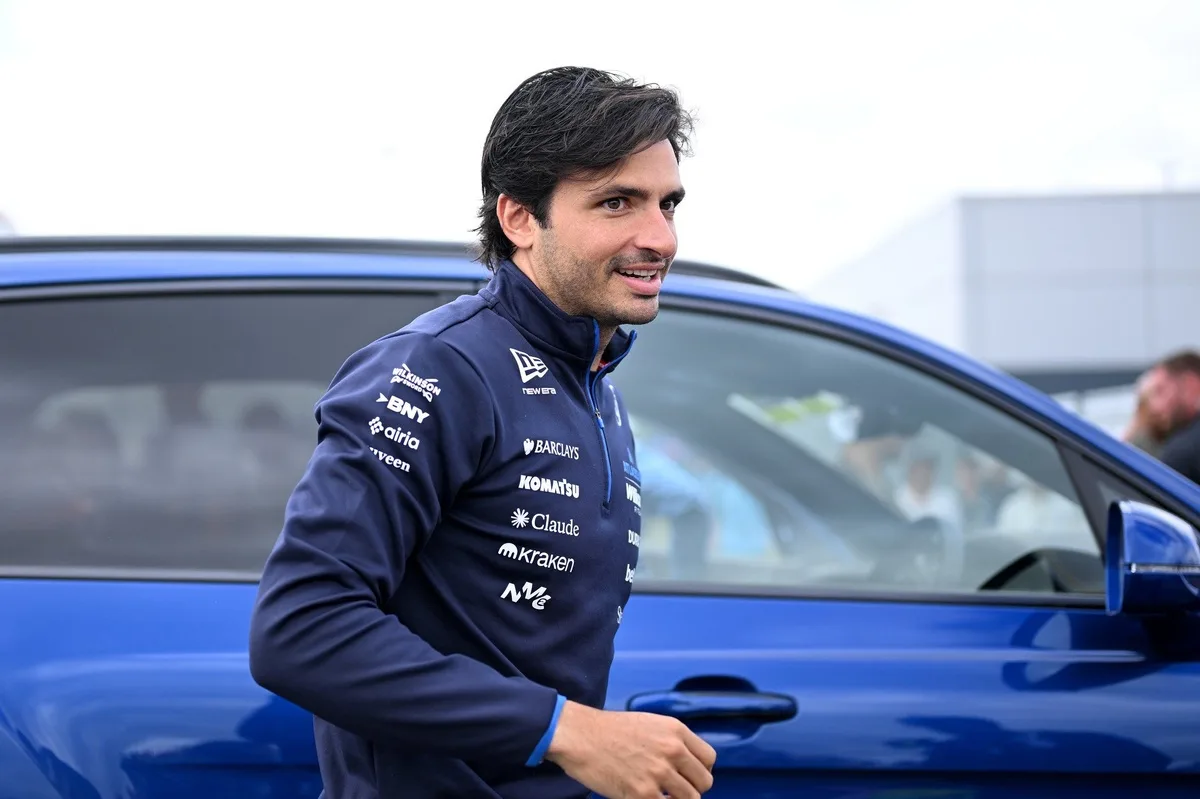 Sainz motiva al equipo Williams tras difícil inicio en la F1 2026