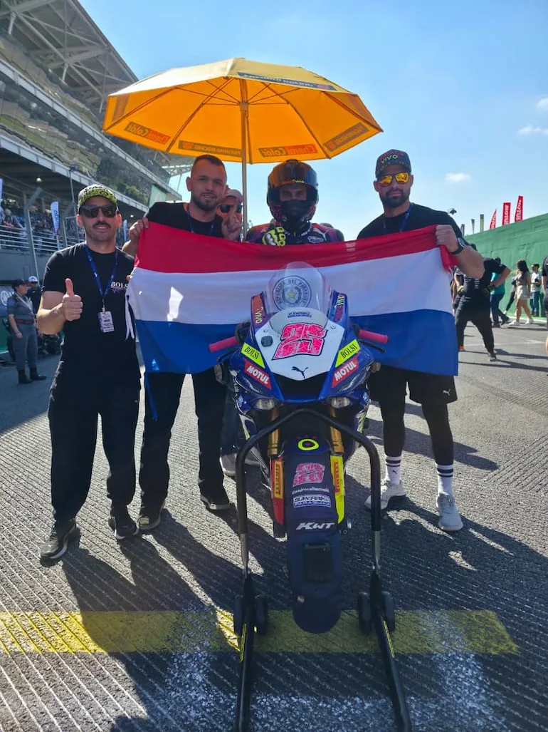 Pilotos paraguayos brillan en Interlagos en el Campeonato Brasileño de Motovelocidad