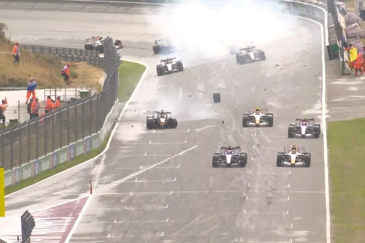 Verstappen sufre aparatoso accidente en Países Bajos y abandona la carrera