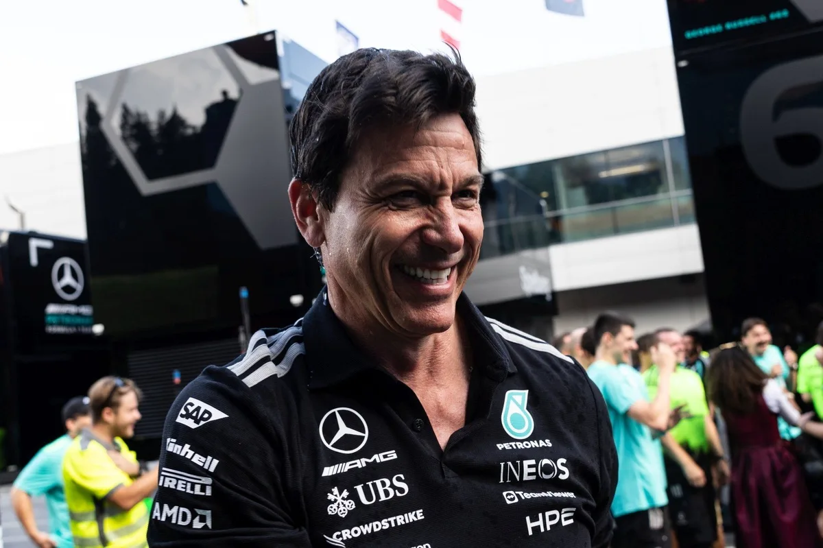 Wolff bromea sobre fichajes de Mercedes en las carreras más importantes