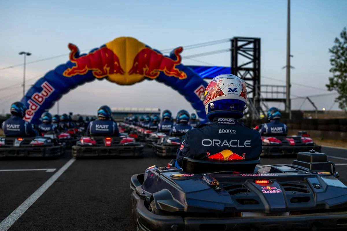 Max Verstappen se atreve con desafío épico: competirá contra 100 pilotos en Silverstone